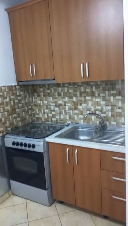 Tirane, jepet me qera shtepi 1+1+Ballkon Kati 2, 65 m² 350 € 