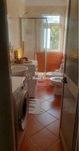Tirane, jepet me qera apartament 2+1 Kati 2, 60 m² 500 € (Shkolla e Bashkuar)