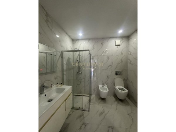 Tirane, jepet me qera apartament 2+1 Kati 5, 113 m² 550 € (Astir)