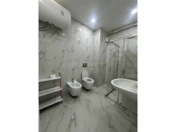 Tirane, jepet me qera apartament 2+1 Kati 5, 113 m² 550 € (Astir)