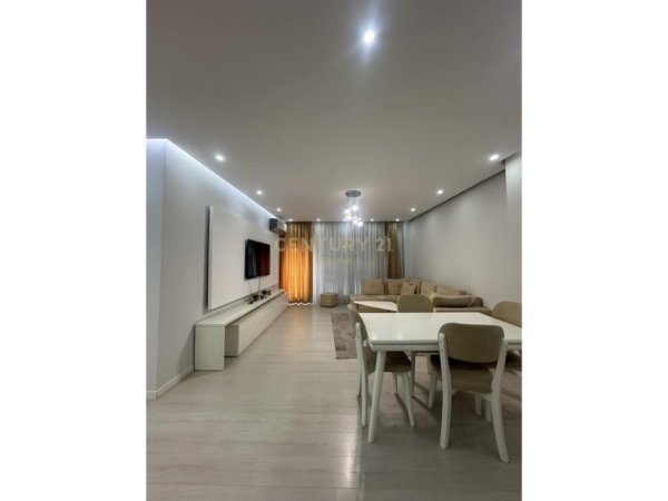 Tirane, jepet me qera apartament 2+1 Kati 5, 113 m² 550 € (Astir)