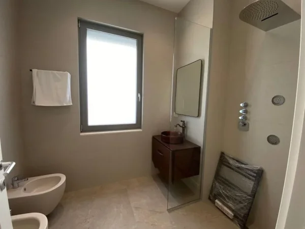 Tirane, shitet Vile 3+1 , 265 m² 820.000 € (Pallati Brigadave)