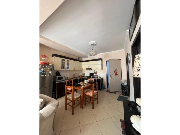 Tirane, shitet apartament 2+1 Kati 2, 69 m² 82.000 € (Fresk)