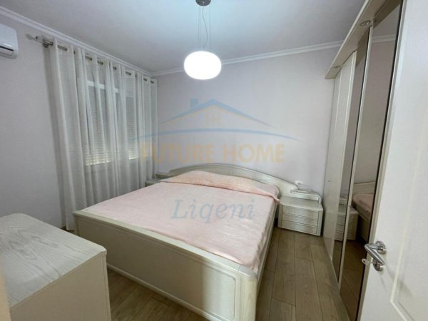 Tirane, jepet me qera apartament 2+1+Ballkon Kati 2, 117 m² 1.000 € 