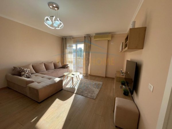 Tirane, jepet me qera apartament 2+1+Ballkon Kati 2, 117 m² 1.000 € 