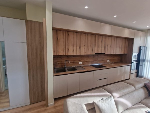 Tirane, jepet me qera apartament 2+1+2 i Ri, Kati 3, 103 m² 850 € (Rr, 5 Maji te tregu dinamo)