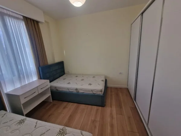 Tirane, jepet me qera apartament 2+1+2 i Ri, Kati 3, 103 m² 850 € (Rr, 5 Maji te tregu dinamo)