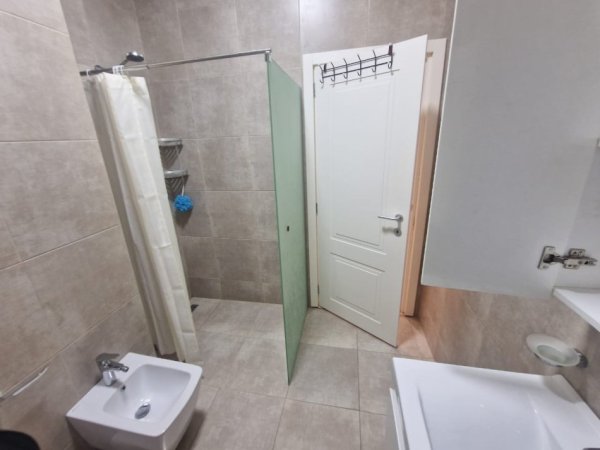 Tirane, jepet me qera apartament 2+1+2 i Ri, Kati 3, 103 m² 850 € (Rr, 5 Maji te tregu dinamo)