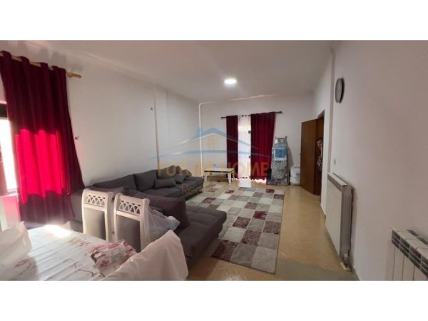 Tirane, jepet me qera Vile 2+1 , 536 m² 4.000 € 