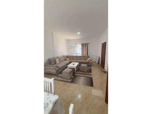 Tirane, jepet me qera Vile 2+1 , 536 m² 4.000 € 