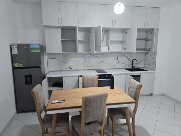 Tirane, jepet me qera apartament 1+1 Kati 7, 73 m² 450 € (Yzberisht)