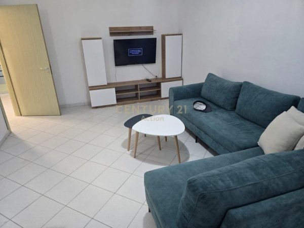 Tirane, jepet me qera apartament 1+1 Kati 7, 73 m² 450 € (Yzberisht)