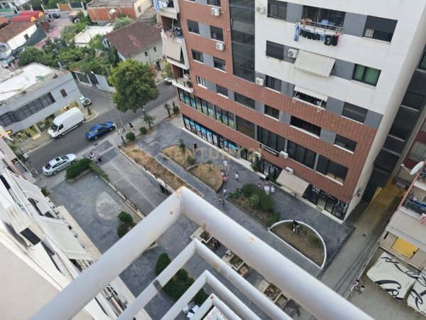 Tirane, jepet me qera apartament 1+1 Kati 7, 73 m² 450 € (Yzberisht)