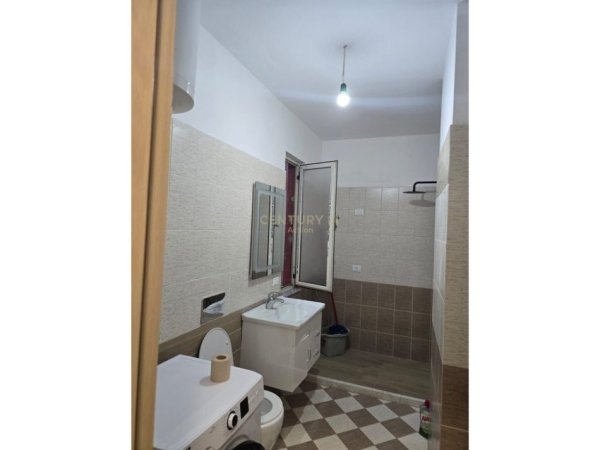 Tirane, jepet me qera apartament 1+1 Kati 7, 73 m² 450 € (Yzberisht)