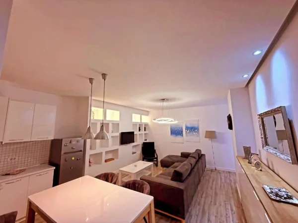 Tirane, shitet apartament 1+1 , 81 m² 175.000 € (Rruga e Barrikadave)