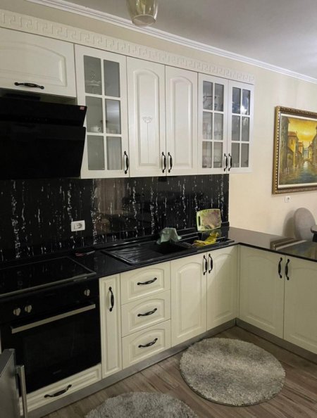 Tirane, shes apartament 2+1+verande 14 m2, Kati 1, 101 m² 150.000 € (PRANE RESTORANT FRESKU)