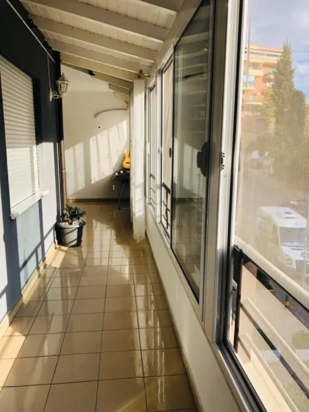 Tirane, shes apartament 2+1+verande 14 m2, Kati 2, 101 m² 145.000 € (PRANE RESTORANT FRESKU)