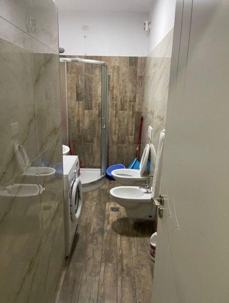 Tirane, shes apartament 2+1+verande 14 m2, Kati 1, 101 m² 150.000 € (PRANE RESTORANT FRESKU)
