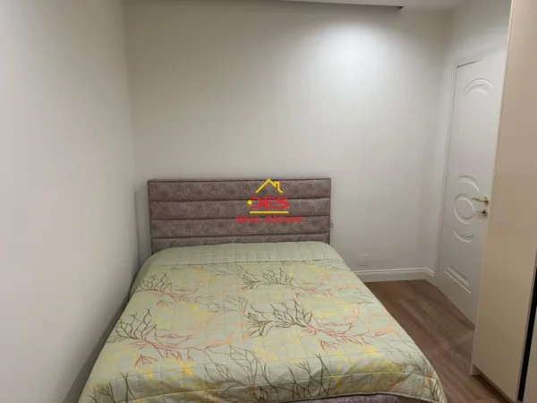 Vlore, jepet me qera apartament 1+1+Ballkon Kati 3, 70 m² 400 € (Rruga Murat Tërbaçi)