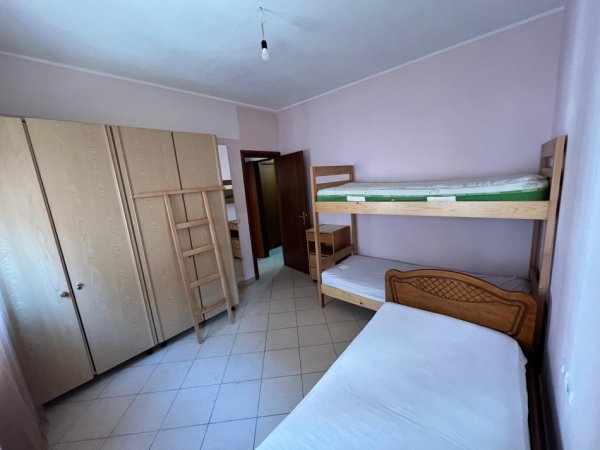 Tirane, jepet me qera apartament 1+1 Kati 3, 64 m² 400 € (ne rrugen 5 Maji Tirane.)