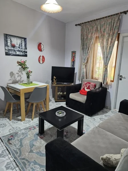 Tirane, jepet me qera apartament 1+1+Ballkon Kati 0, 50 m² 360 € (Don Bosko)