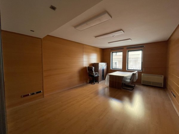 Tirane, jepet me qera ambjent biznesi Kati 2, 300 m² 3.500 € (Komuna e Parisit)