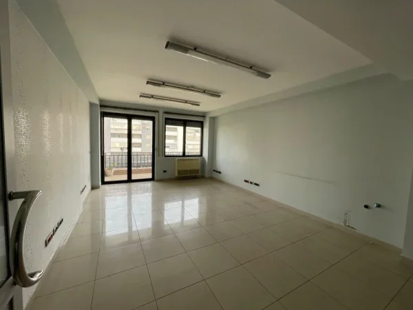 Tirane, jepet me qera ambjent biznesi Kati 2, 300 m² 3.500 € (Komuna e Parisit)