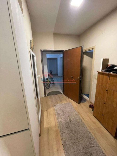 Tirane, jepet me qera apartament 2+1+Ballkon Kati 5, 90 m² 550 € (Mine Peza)