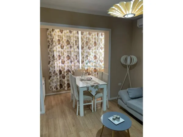 Tirane, jepet me qera apartament 1+1+Ballkon Kati 3, 51 m² 600 € 