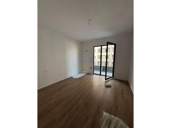 Tirane, shitet apartament 2+1+Ballkon Kati 3, 104 m² 88.000 € 
