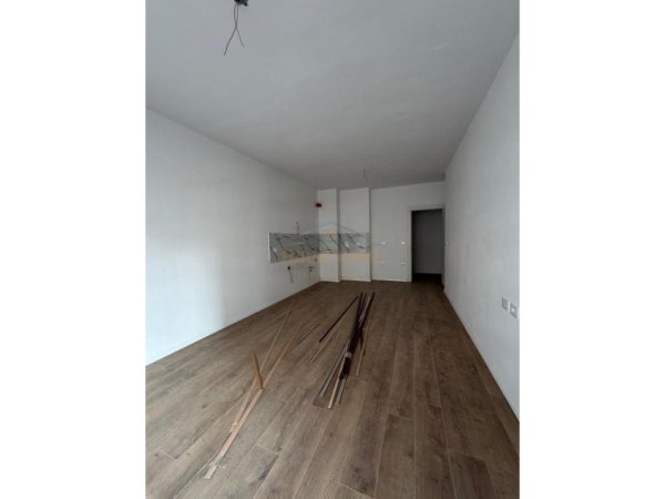 Tirane, shitet apartament 2+1+Ballkon Kati 3, 104 m² 88.000 € 