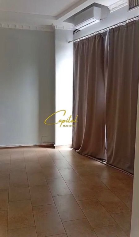 Tirane, jepet me qera dyqan Kati 0, 70 m² 1.000 € (STADIUMI "AIR ALBANIA")