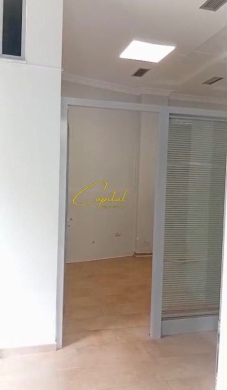 Tirane, jepet me qera dyqan Kati 0, 70 m² 1.000 € (STADIUMI "AIR ALBANIA")