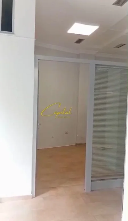 Tirane, jepet me qera dyqan Kati 0, 70 m² 1.000 € (STADIUMI "AIR ALBANIA")