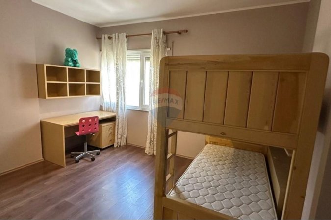 Tirane, jepet me qera apartament 3+1 Kati 4, 150 m² 650 € (Kodra e diellit)