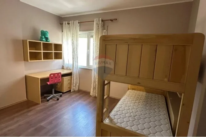 Tirane, jepet me qera apartament 3+1 Kati 4, 150 m² 650 € (Kodra e diellit)