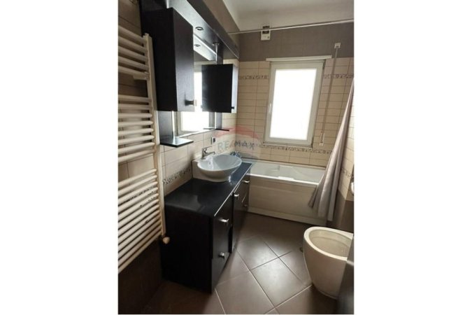 Tirane, jepet me qera apartament 3+1 Kati 4, 150 m² 650 € (Kodra e diellit)