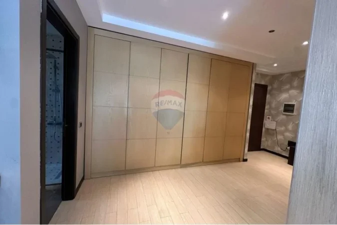 Tirane, jepet me qera apartament 3+1 Kati 4, 150 m² 650 € (Kodra e diellit)
