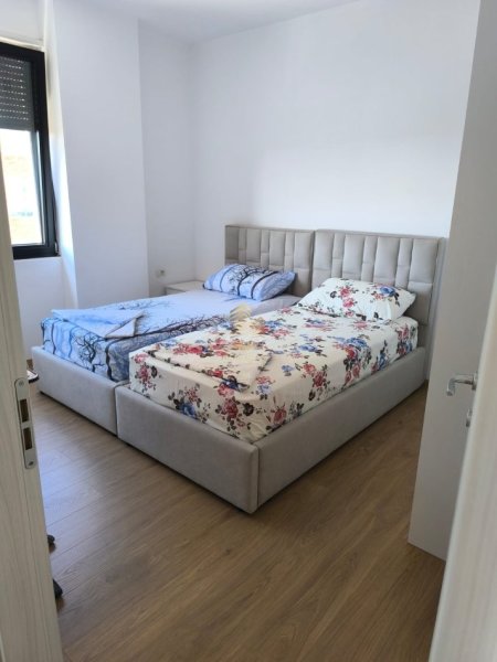 Tirane, jepet me qera apartament 2+1+Ballkon , 85 m² 750 € (Rruga Don Bosko)