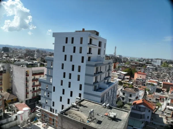 Tirane, shitet apartament 1+1 , 75 m² 140.000 € (xhamllik)