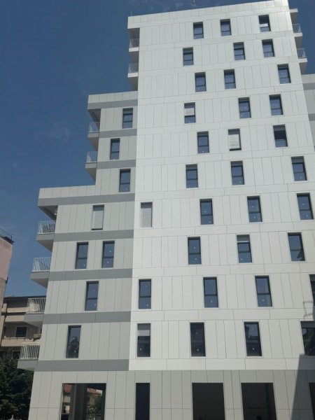 Tirane, shitet apartament 1+1 , 75 m² 140.000 € (xhamllik)