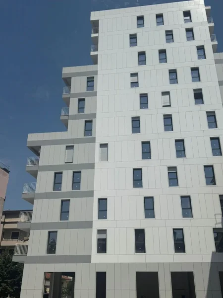 Tirane, shitet apartament 1+1 , 75 m² 140.000 € (xhamllik)