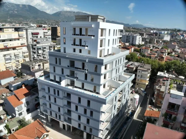 Tirane, shitet apartament 1+1 , 75 m² 140.000 € (xhamllik)