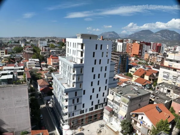 Tirane, shitet apartament 1+1 , 75 m² 140.000 € (xhamllik)