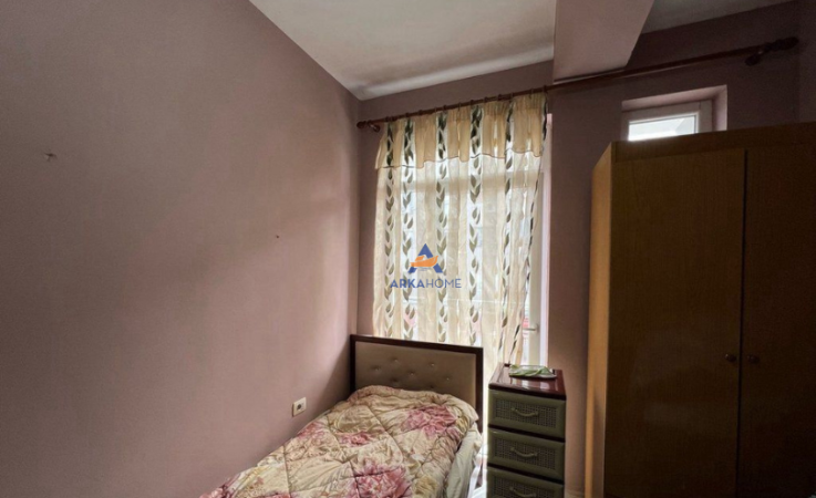 Shqiperi, jap me qera shtepi 3 Katshe Kati 3, 210 m² 1.200 € (TE SHKOLLA BALETIT,QENDER)