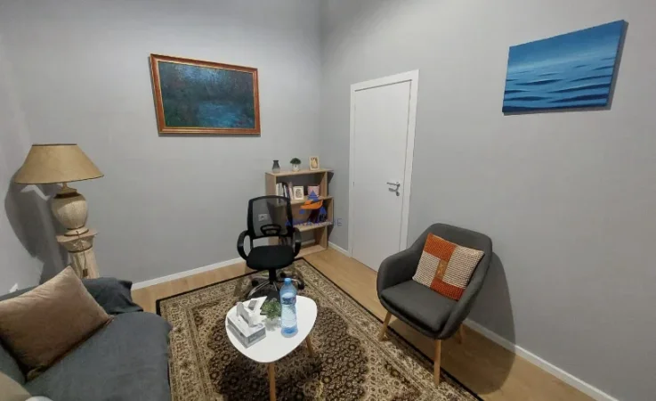 Shqiperi, jap me qera shtepi 3 Katshe Kati 3, 210 m² 1.200 € (TE SHKOLLA BALETIT,QENDER)