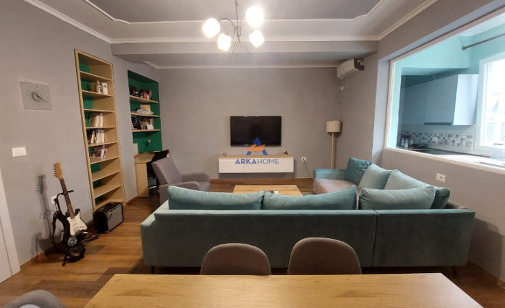 Shqiperi, jap me qera shtepi 3 Katshe Kati 3, 210 m² 1.200 € (TE SHKOLLA BALETIT,QENDER)