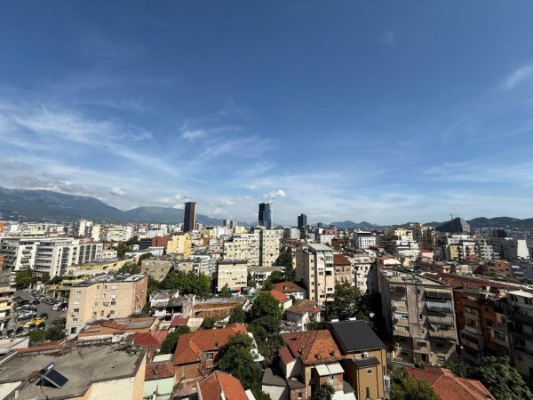 Tirane, shitet apartament 3+1+Ballkon Kati 10, 140 m² 300.000 € (Rruga Mine Peza)