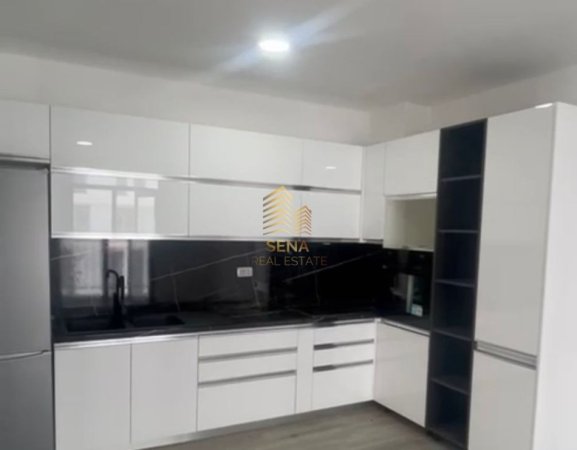 Tirane, jepet me qera apartament 3+1 Kati 3, 117 m² 450 € (Rruga5 Maji)