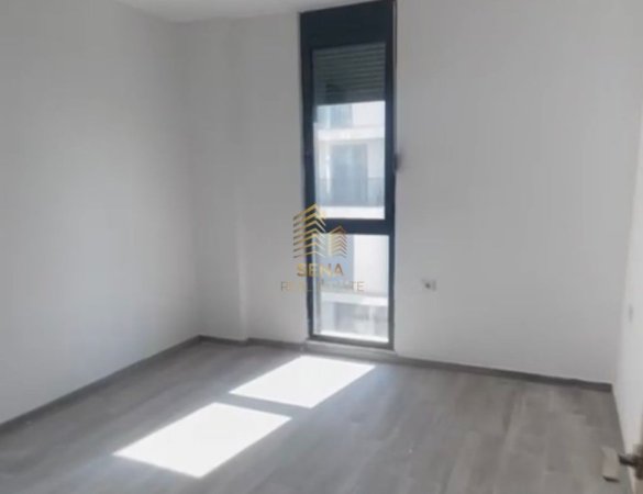 Tirane, jepet me qera apartament 3+1 Kati 3, 117 m² 450 € (Rruga5 Maji)